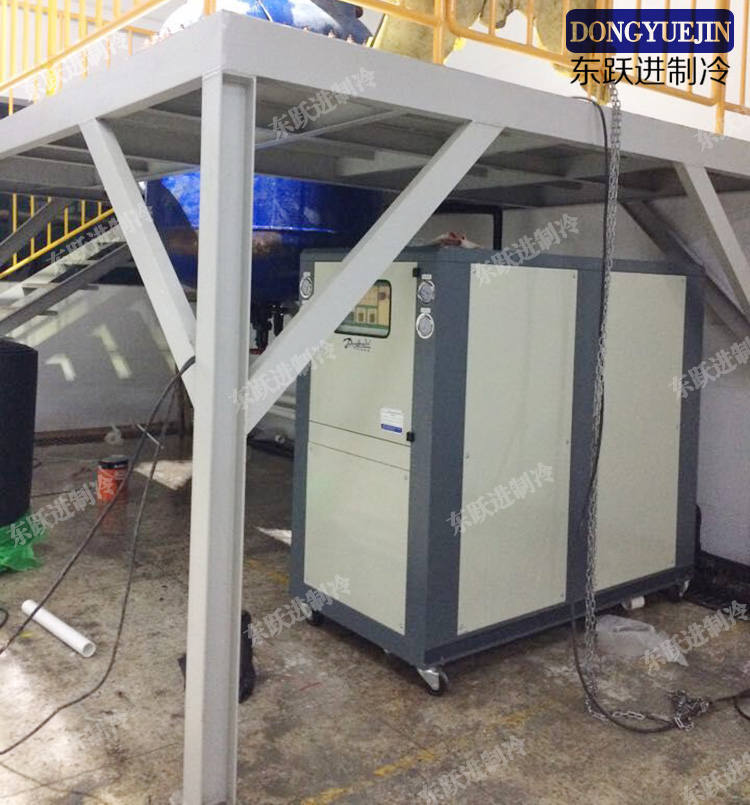 水冷式冷水機(jī) 水冷式冷水機(jī)